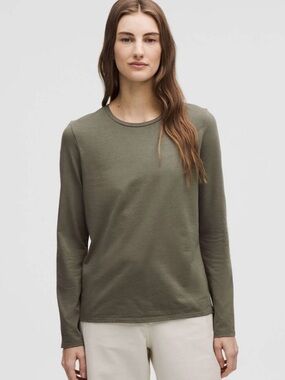Classic Women's Long-Sleeve organic Crewneck Top - Olive